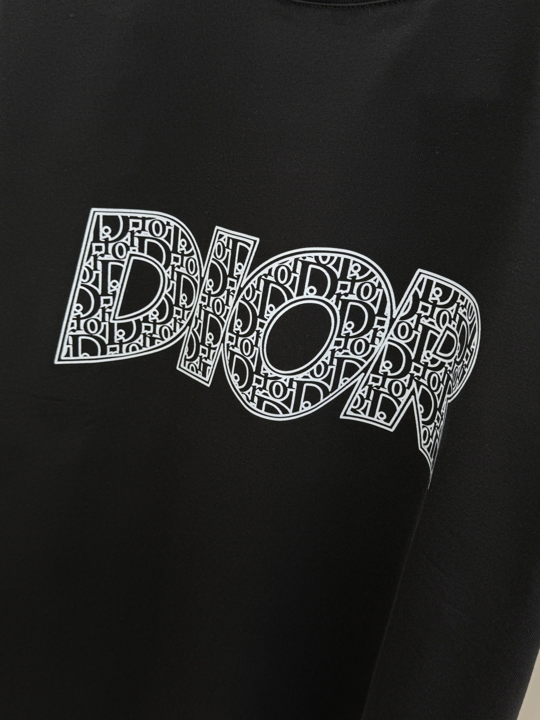 新品 CD 🔥🔥春夏新款男女同款👫短袖圆领T恤，极具个性高级风，标志logo印花工艺设计！定制纯棉面料！