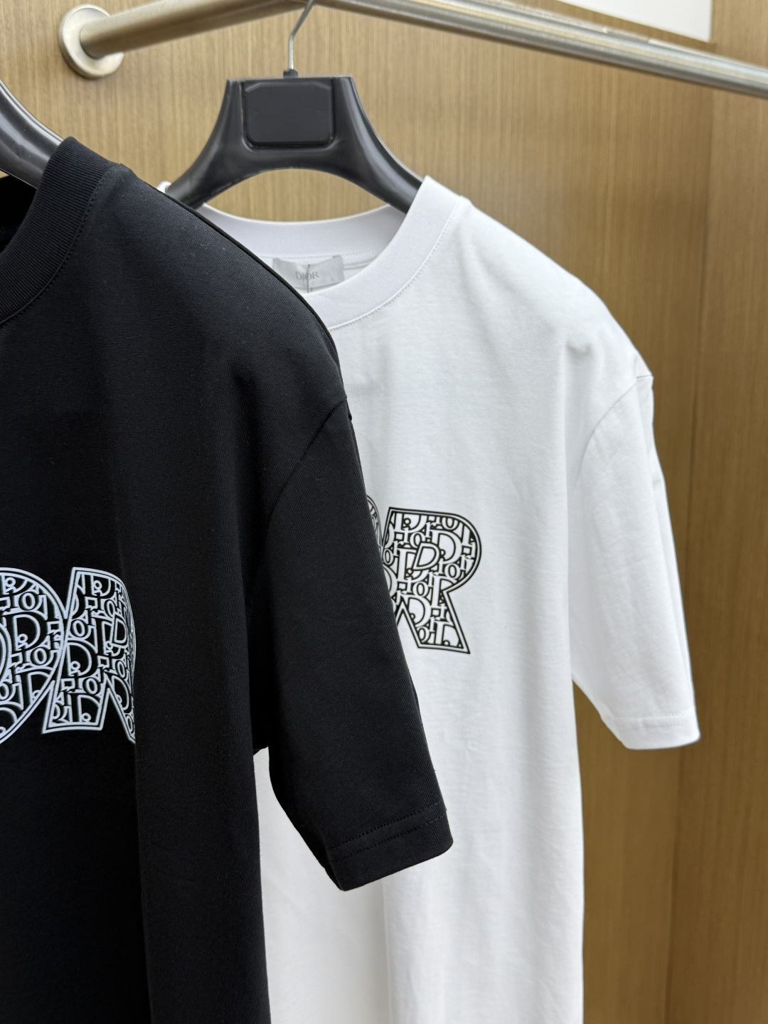 新品 CD 🔥🔥春夏新款男女同款👫短袖圆领T恤，极具个性高级风，标志logo印花工艺设计！定制纯棉面料！