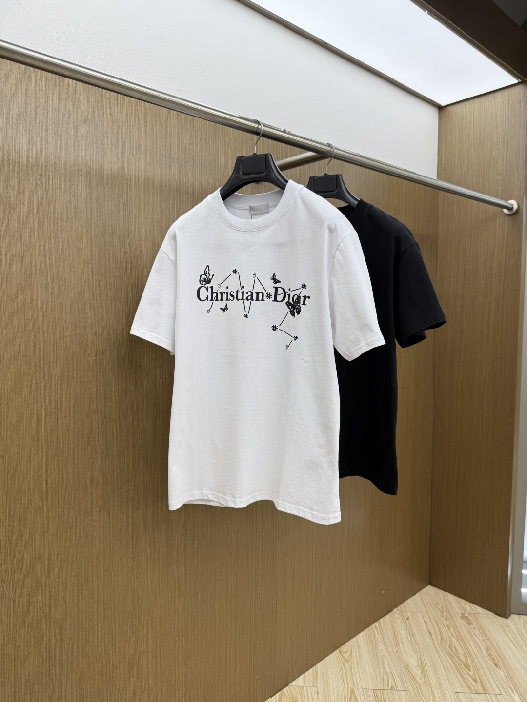 新品 CD 🔥🔥春夏新款男女同款👫短袖圆领T恤，极具个性高级风，标志logo印花工艺设计！定制纯棉面料！