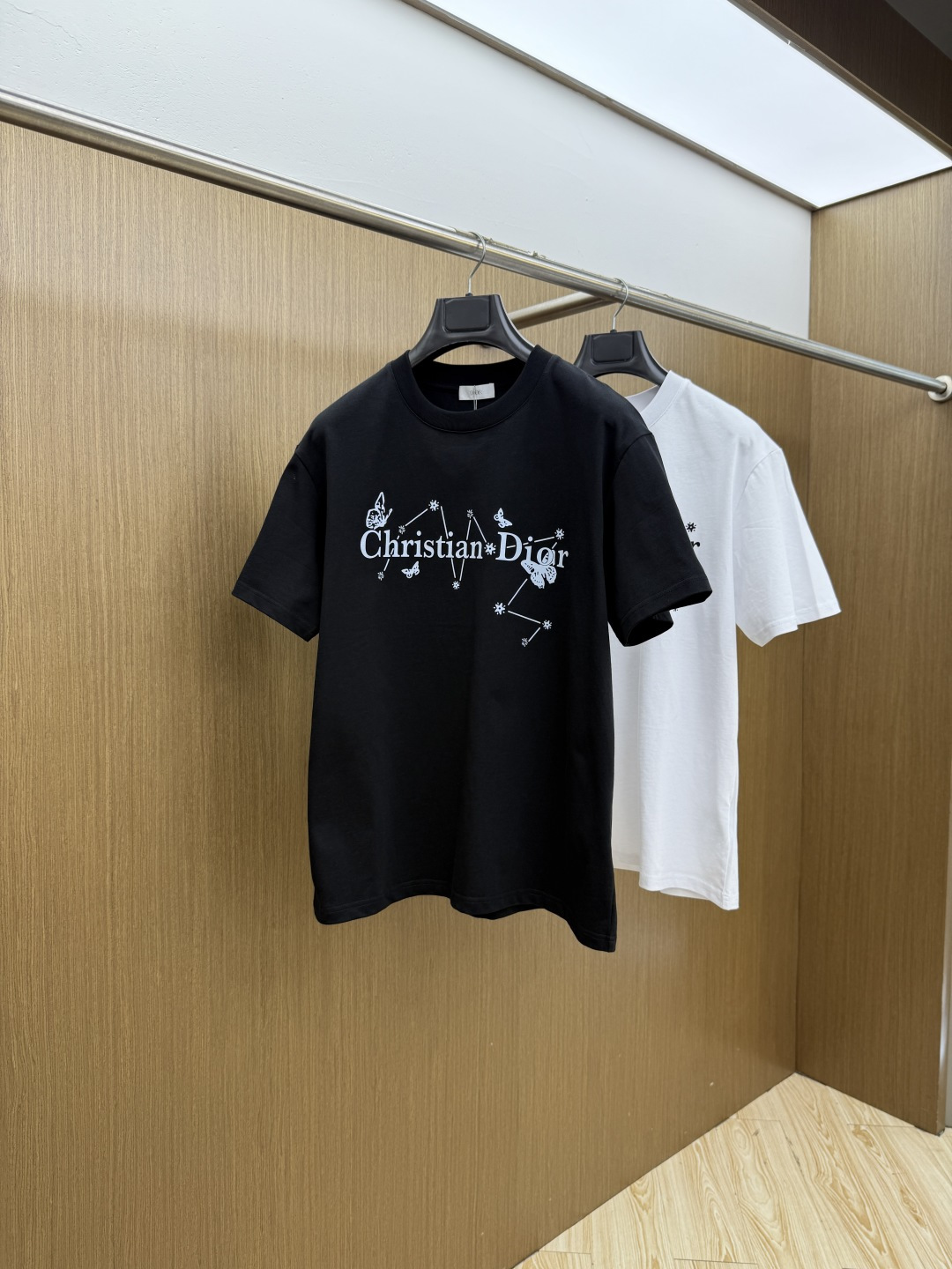 新品 CD 🔥🔥春夏新款男女同款👫短袖圆领T恤，极具个性高级风，标志logo印花工艺设计！定制纯棉面料！