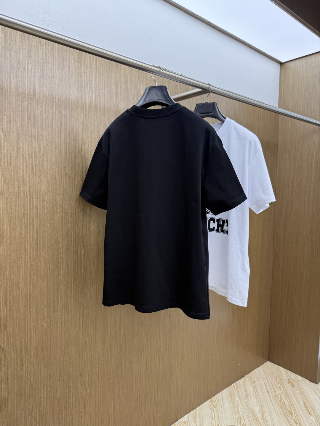 新品 Gvc 🔥🔥春夏新款男女同款👫短袖圆领T恤，极具个性高级风，标志logo印花工艺设计！定制纯棉面料