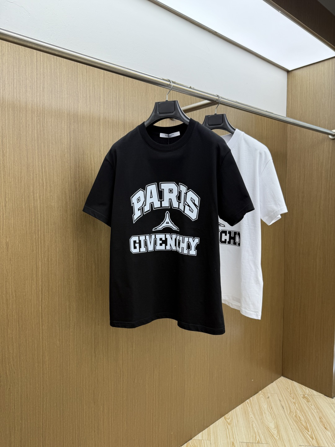 新品 Gvc 🔥🔥春夏新款男女同款👫短袖圆领T恤，极具个性高级风，标志logo印花工艺设计！定制纯棉面料