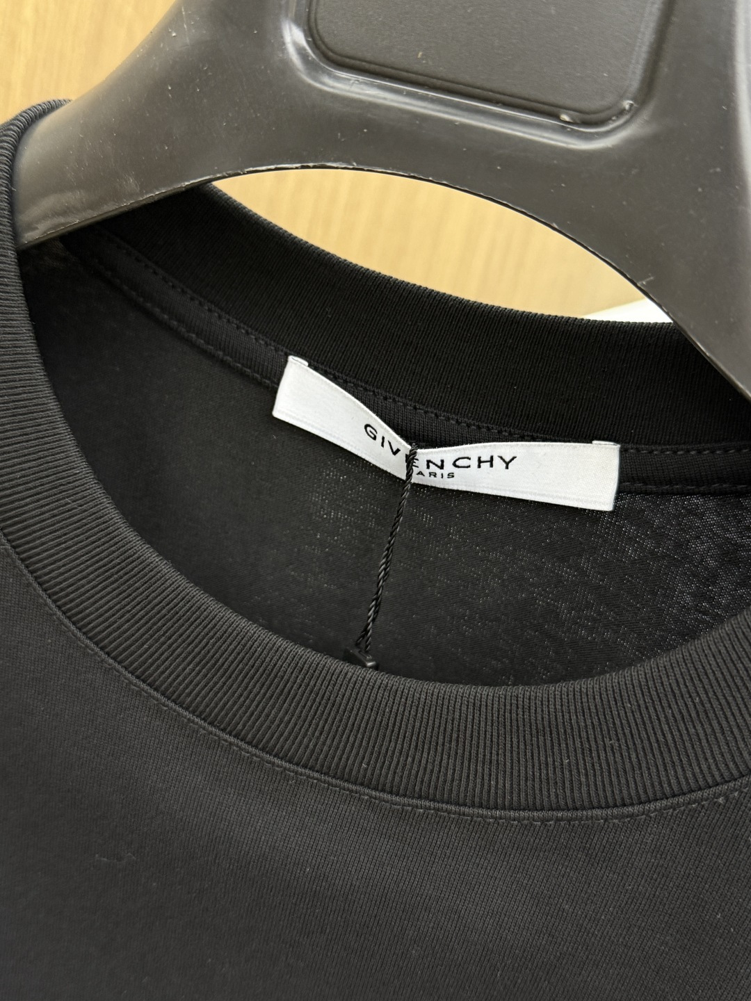 新品 Gvc 🔥🔥春夏新款男女同款👫短袖圆领T恤，极具个性高级风，标志logo印花工艺设计！定制纯棉面料