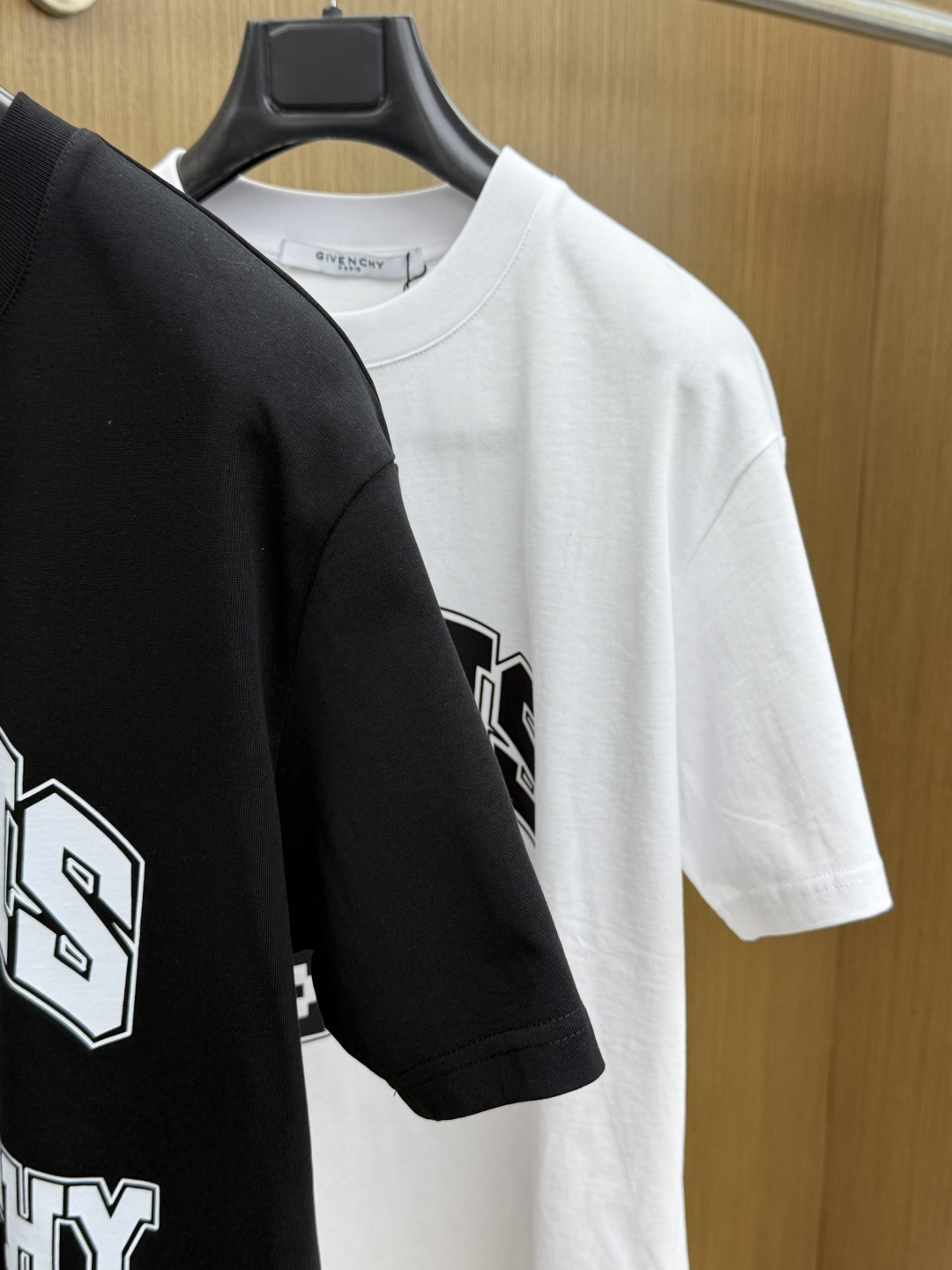 新品 Gvc 🔥🔥春夏新款男女同款👫短袖圆领T恤，极具个性高级风，标志logo印花工艺设计！定制纯棉面料