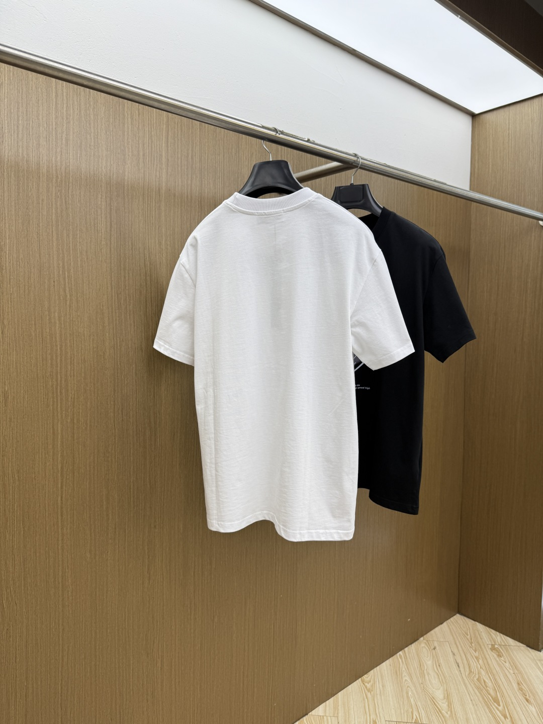 新品 石头岛🔥🔥春夏新款男女同款👫短袖圆领T恤，极具个性高级风，标志logo印花工艺设计！定制纯棉面料！