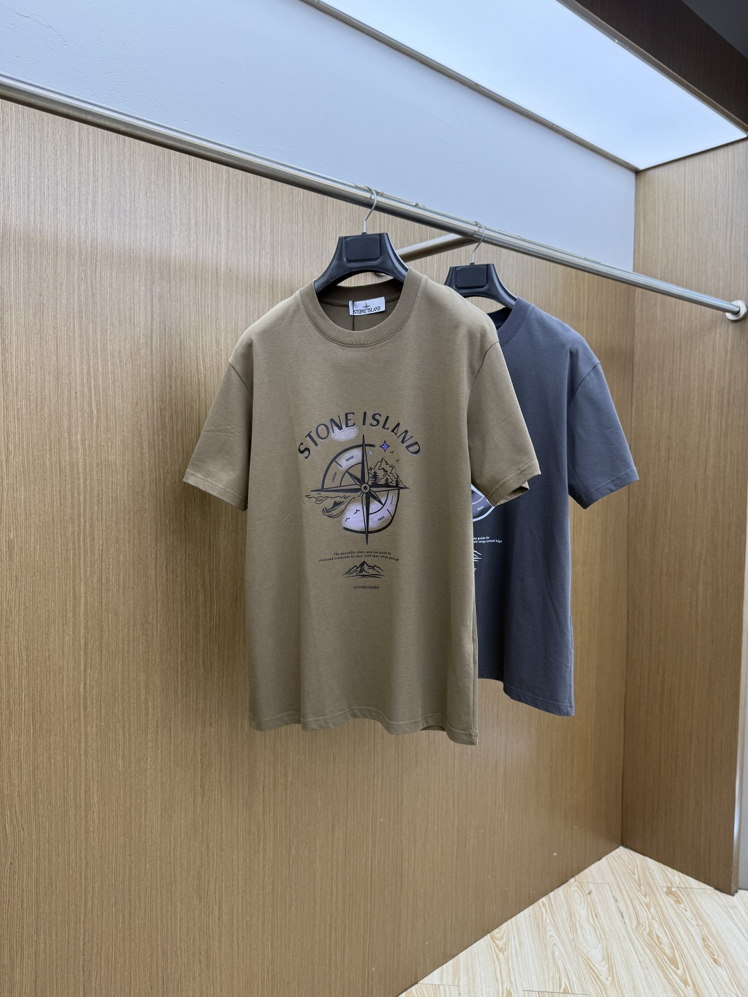 新品 石头岛🔥🔥春夏新款男女同款👫短袖圆领T恤，极具个性高级风，标志logo印花工艺设计！定制纯棉面料！