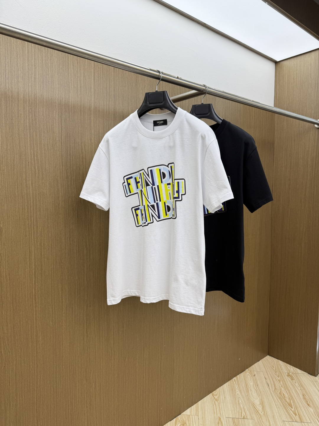 新品 FD 🔥🔥春夏新款男女同款👫短袖圆领T恤，极具个性高级风，标志logo印花工艺设计！定制纯棉面料！