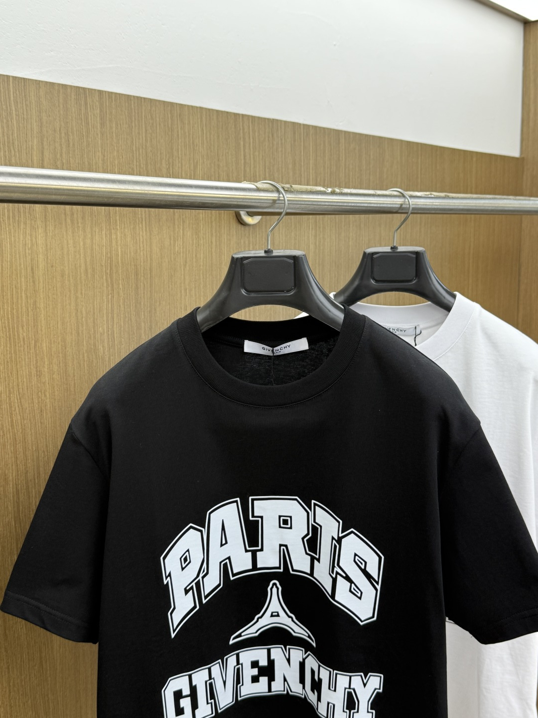 新品 Gvc 🔥🔥春夏新款男女同款👫短袖圆领T恤，极具个性高级风，标志logo印花工艺设计！定制纯棉面料