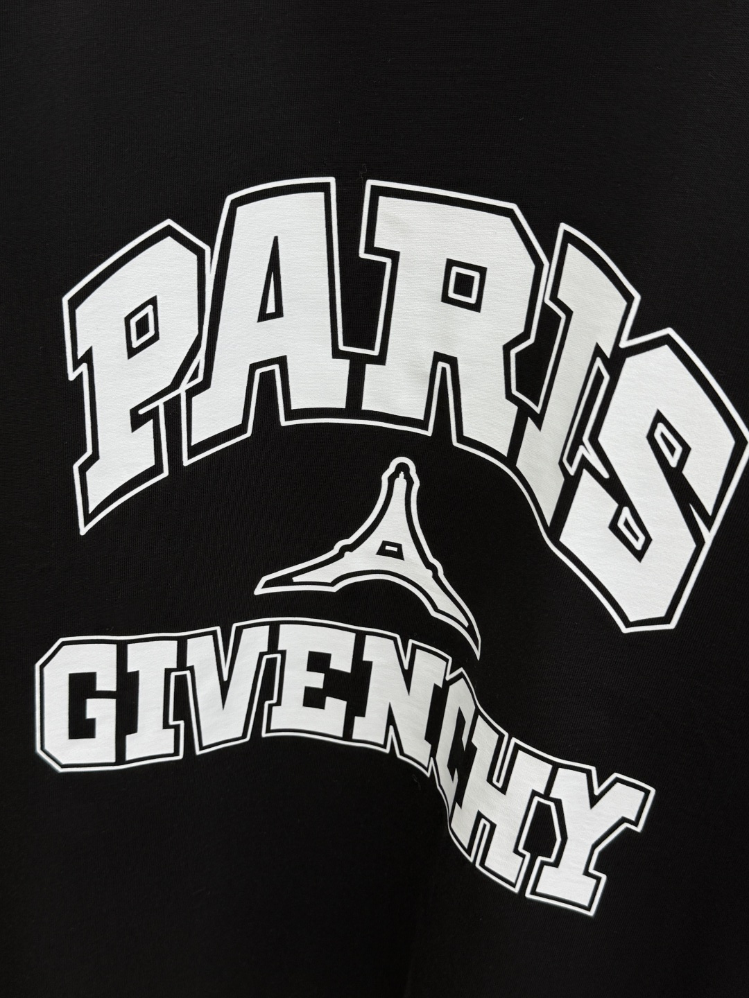 新品 Gvc 🔥🔥春夏新款男女同款👫短袖圆领T恤，极具个性高级风，标志logo印花工艺设计！定制纯棉面料