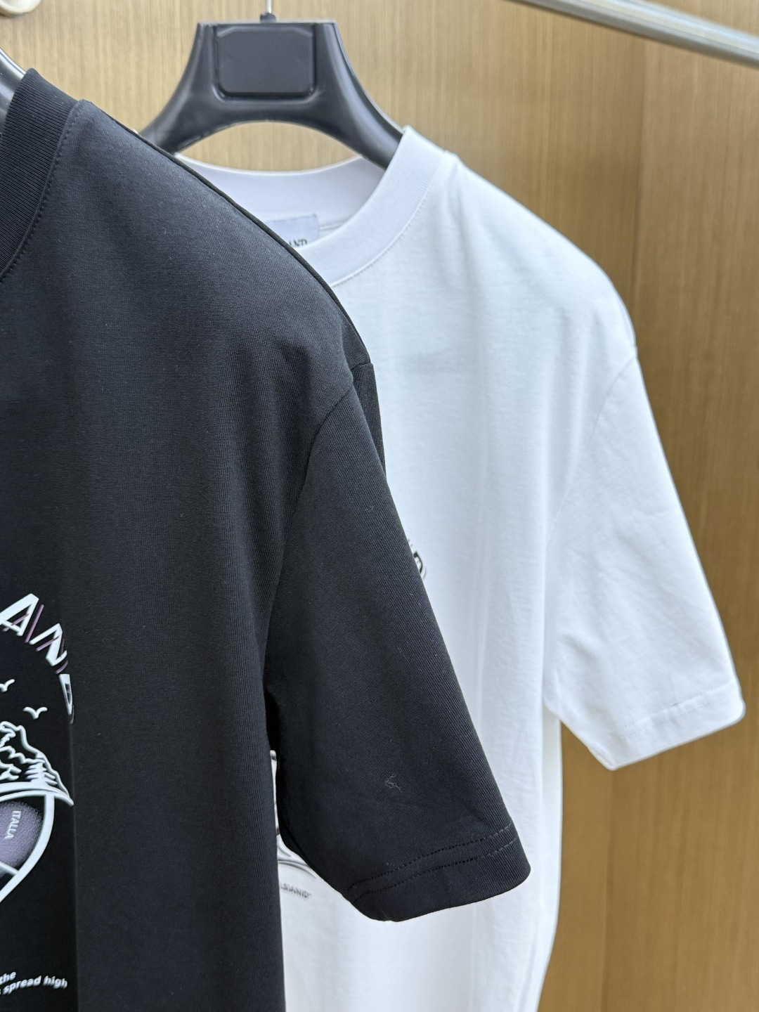 新品 石头岛🔥🔥春夏新款男女同款👫短袖圆领T恤，极具个性高级风，标志logo印花工艺设计！定制纯棉面料！