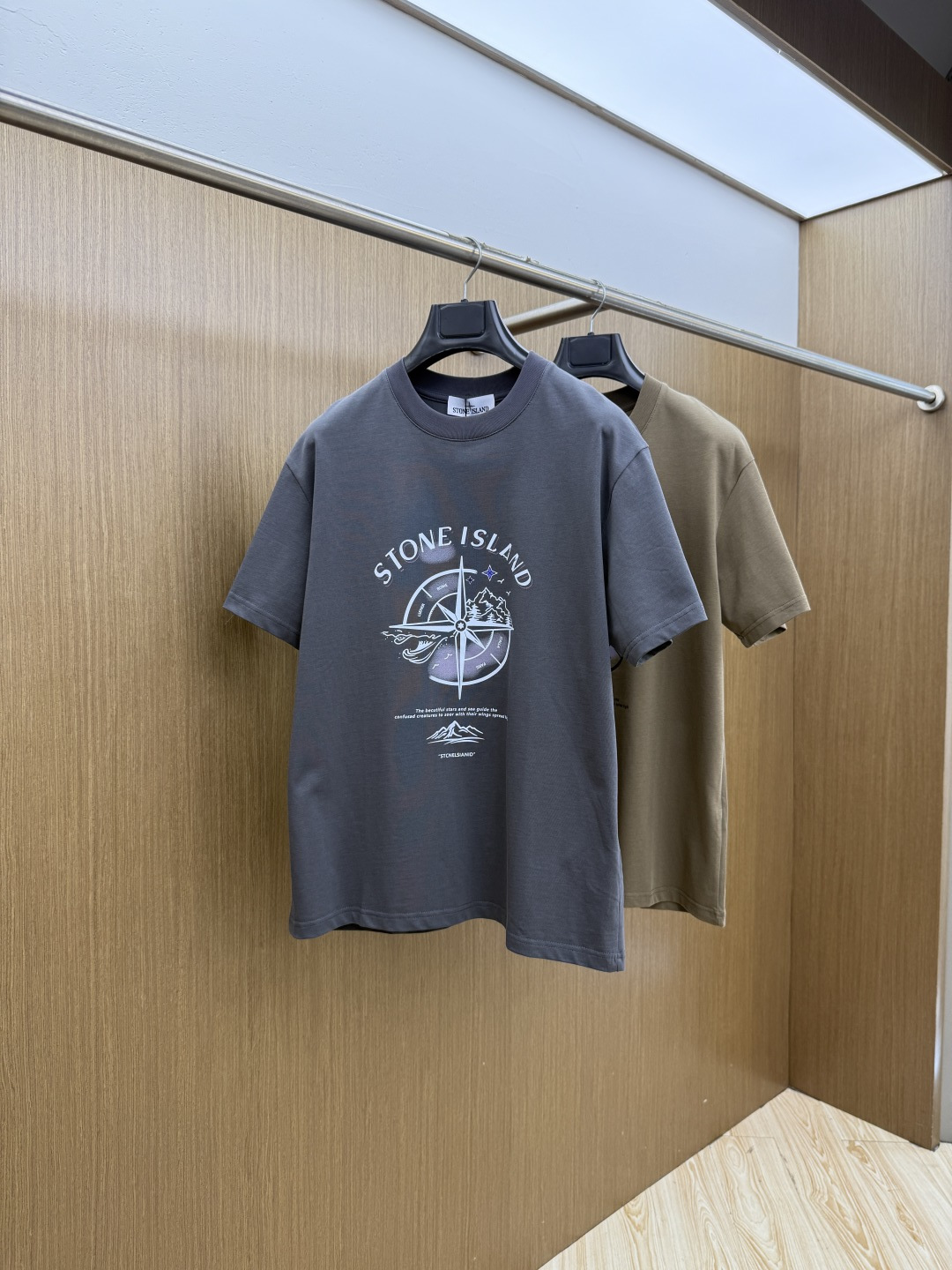 新品 石头岛🔥🔥春夏新款男女同款👫短袖圆领T恤，极具个性高级风，标志logo印花工艺设计！定制纯棉面料！