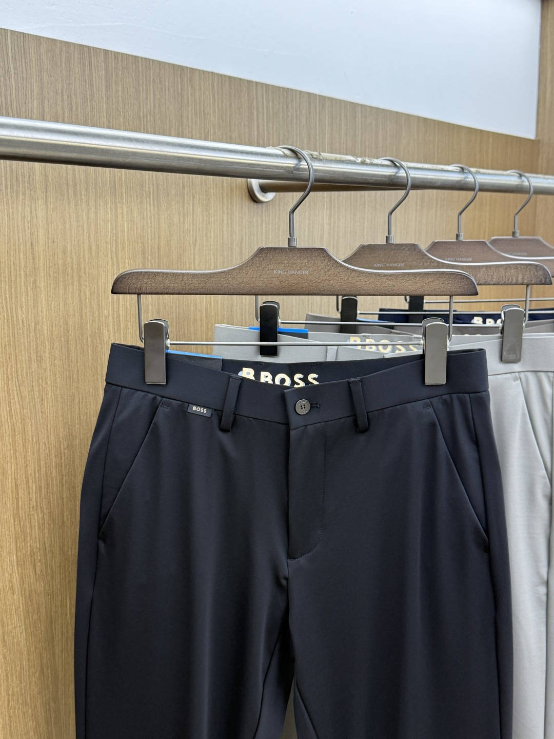 早春 BOSS🔥🔥高端定制、2026早春最新款休闲西裤 柜台同步发售 原版定制复刻 客供五金辅料 原单品