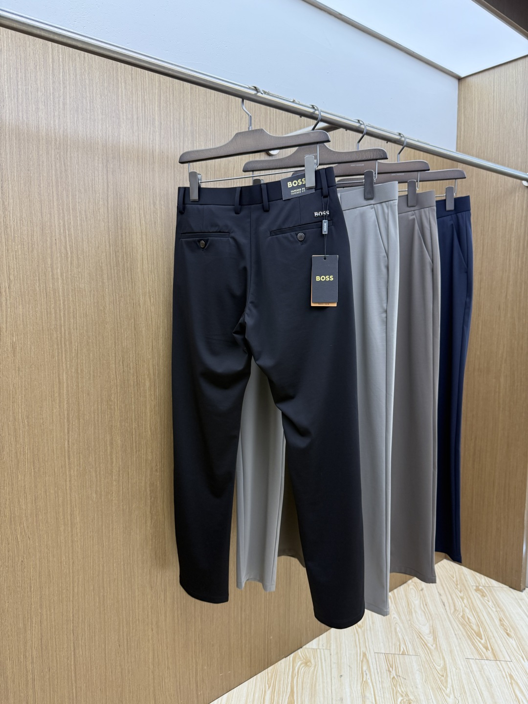 早春 BOSS🔥🔥高端定制、2026早春最新款休闲西裤 柜台同步发售 原版定制复刻 客供五金辅料 原单品
