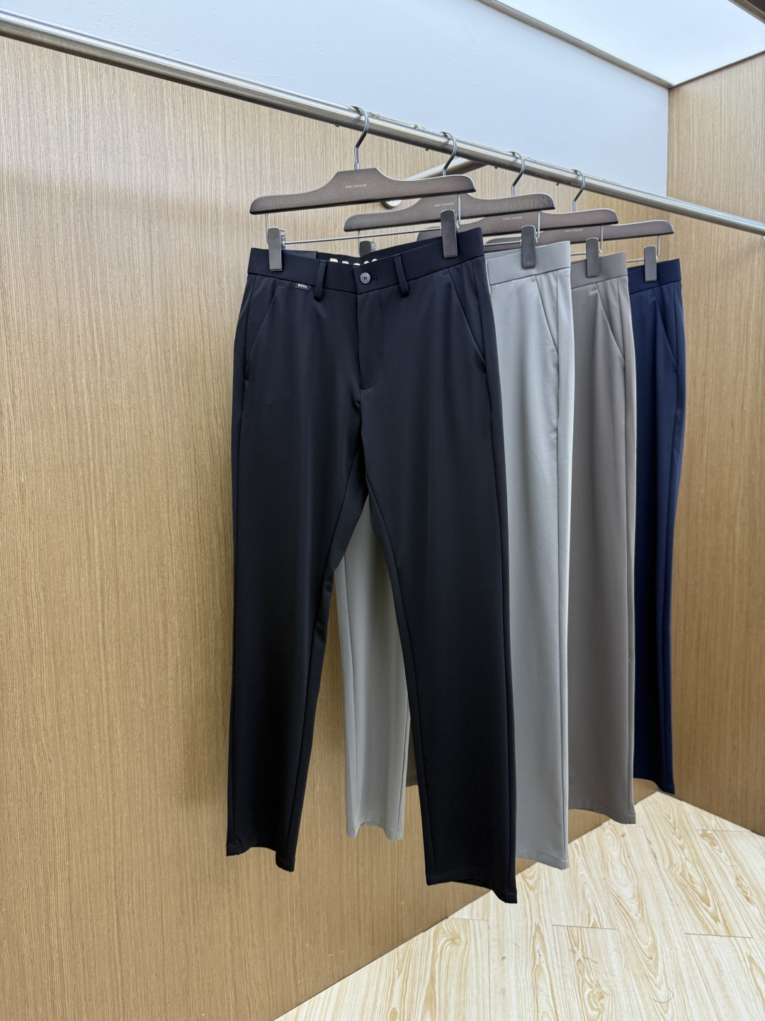 早春 BOSS🔥🔥高端定制、2026早春最新款休闲西裤 柜台同步发售 原版定制复刻 客供五金辅料 原单品
