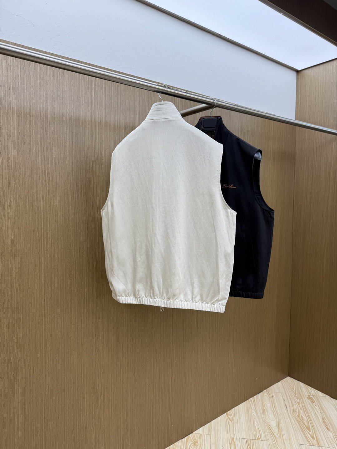 早春 Loro piana 🔥🔥高端定制 2026早春轻奢休闲马甲系列，最新时尚立领马甲外套.双侧对称字
