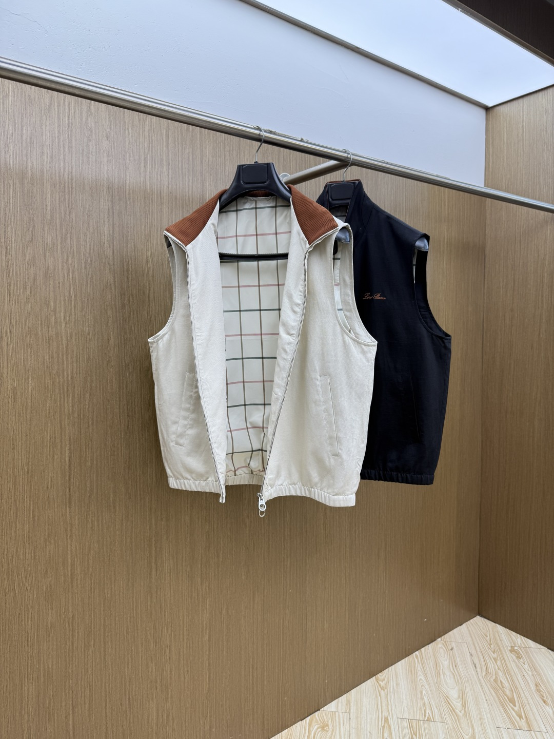 早春 Loro piana 🔥🔥高端定制 2026早春轻奢休闲马甲系列，最新时尚立领马甲外套.双侧对称字