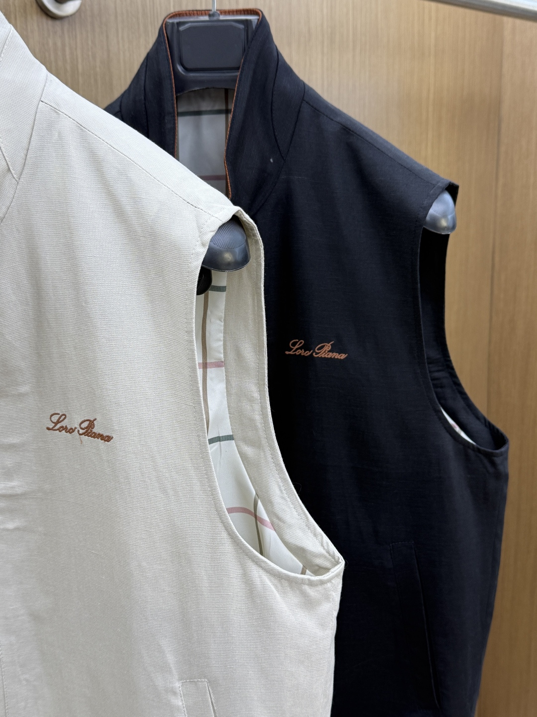 早春 Loro piana 🔥🔥高端定制 2026早春轻奢休闲马甲系列，最新时尚立领马甲外套.双侧对称字