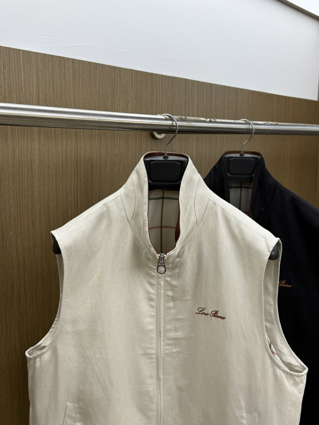 早春 Loro piana 🔥🔥高端定制 2026早春轻奢休闲马甲系列，最新时尚立领马甲外套.双侧对称字