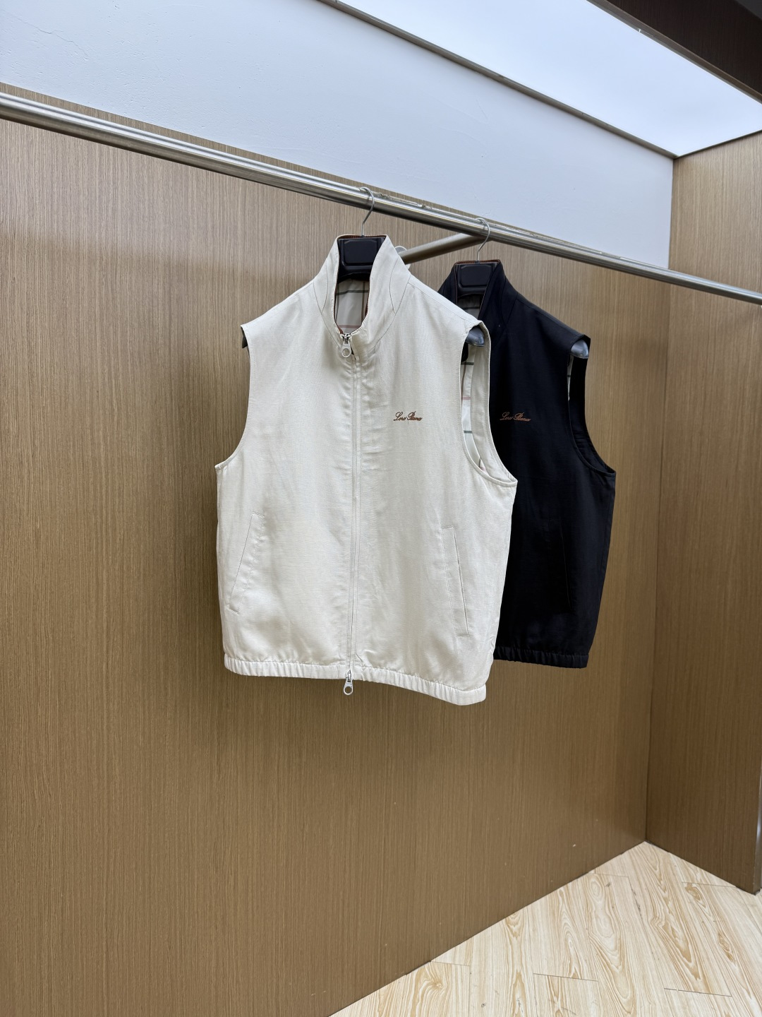 早春 Loro piana 🔥🔥高端定制 2026早春轻奢休闲马甲系列，最新时尚立领马甲外套.双侧对称字