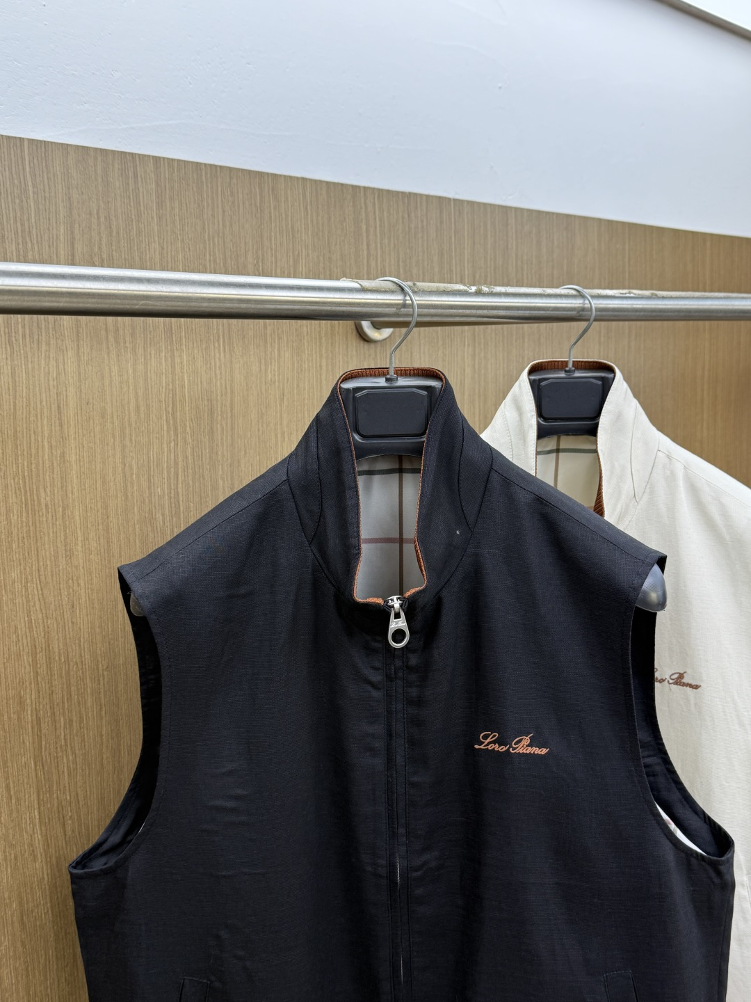 早春 Loro piana 🔥🔥高端定制 2026早春轻奢休闲马甲系列，最新时尚立领马甲外套.双侧对称字