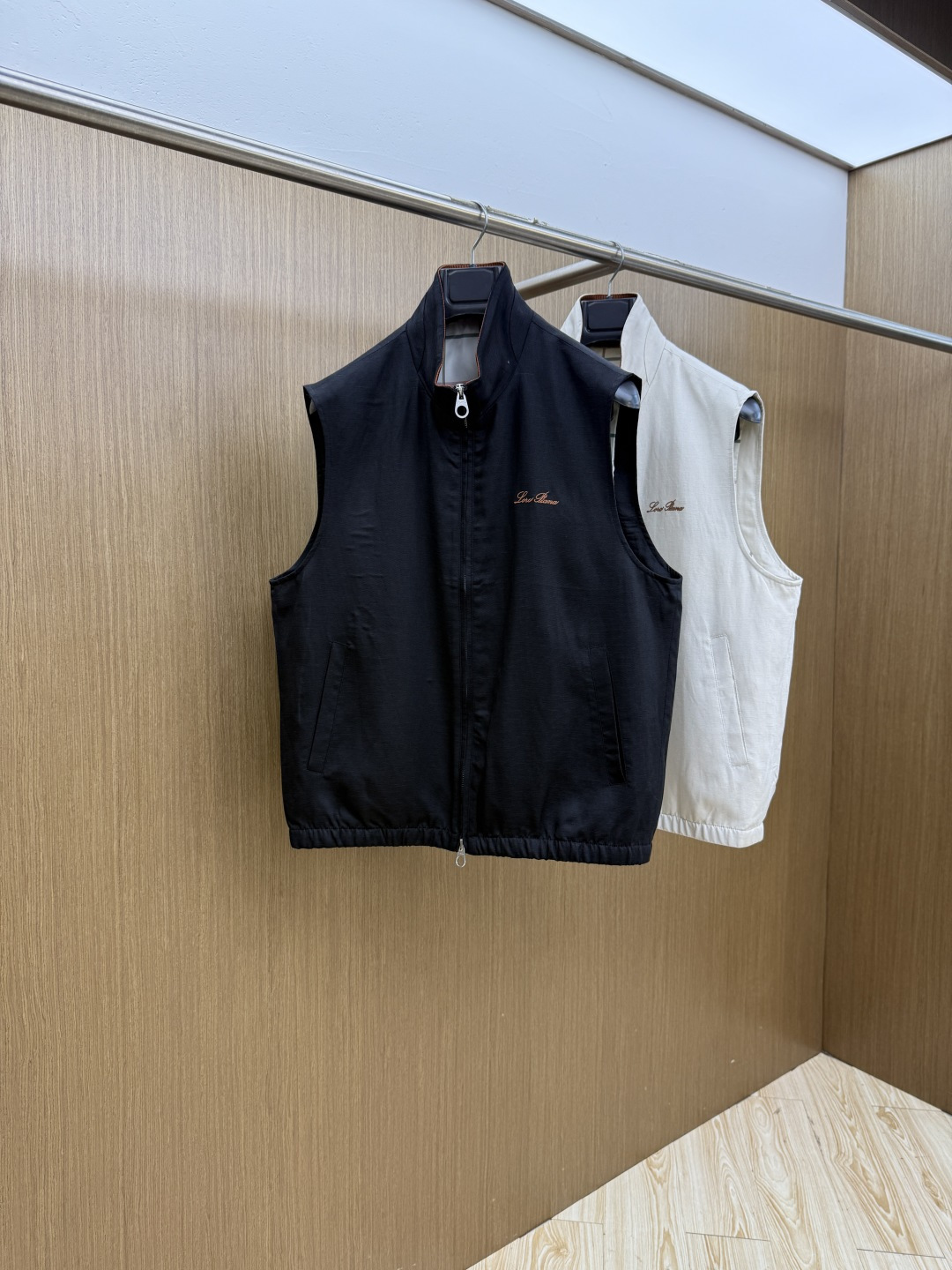 早春 Loro piana 🔥🔥高端定制 2026早春轻奢休闲马甲系列，最新时尚立领马甲外套.双侧对称字