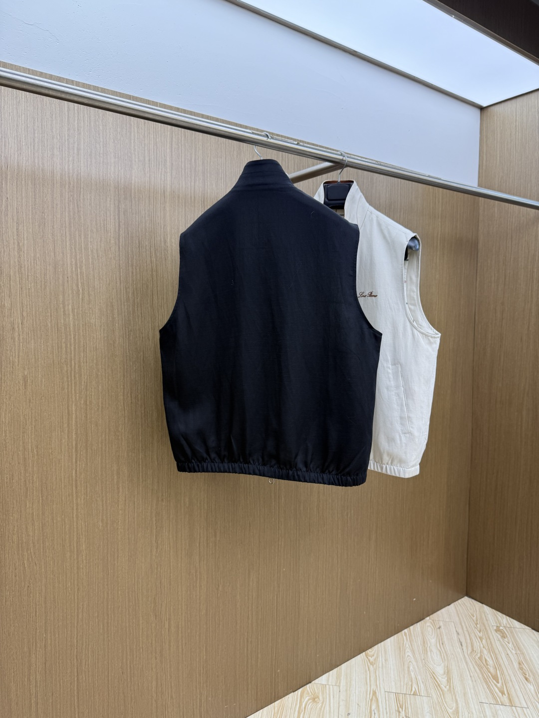 早春 Loro piana 🔥🔥高端定制 2026早春轻奢休闲马甲系列，最新时尚立领马甲外套.双侧对称字