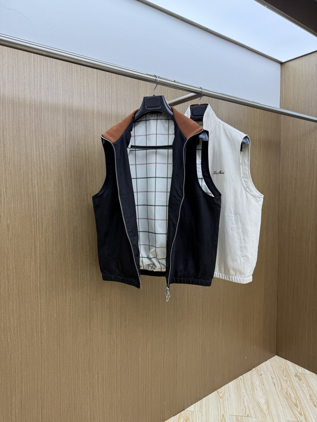 早春 Loro piana 🔥🔥高端定制 2026早春轻奢休闲马甲系列，最新时尚立领马甲外套.双侧对称字
