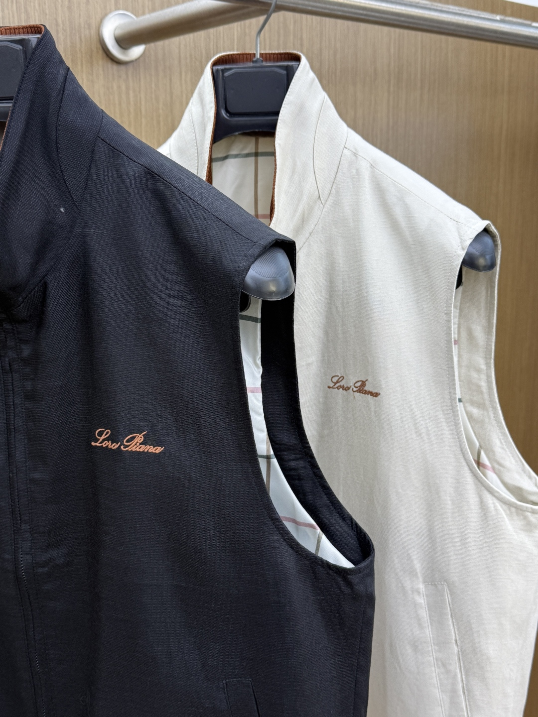 早春 Loro piana 🔥🔥高端定制 2026早春轻奢休闲马甲系列，最新时尚立领马甲外套.双侧对称字