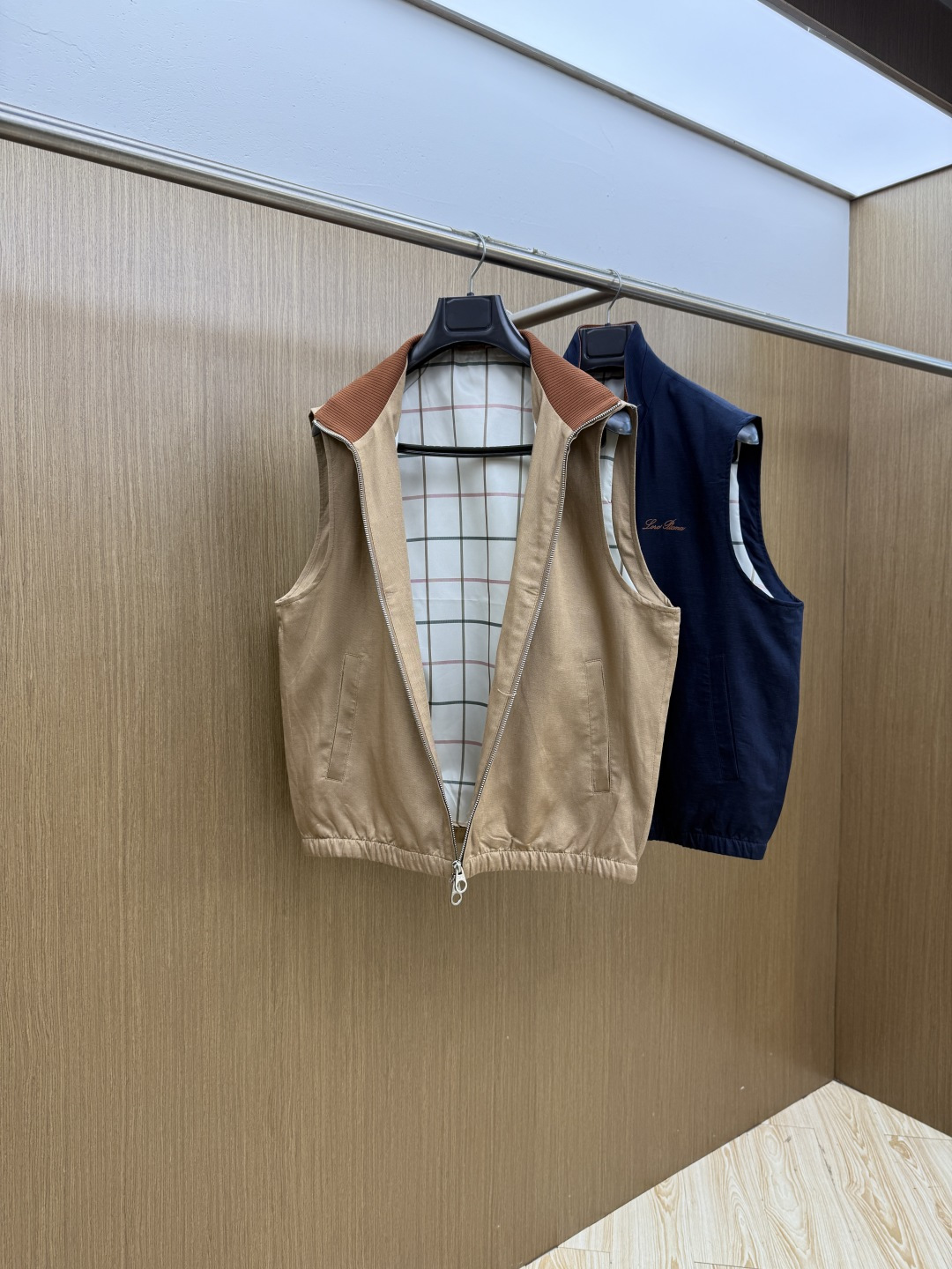 早春 Loro piana 🔥🔥高端定制 2026早春轻奢休闲马甲系列，最新时尚立领马甲外套.双侧对称字