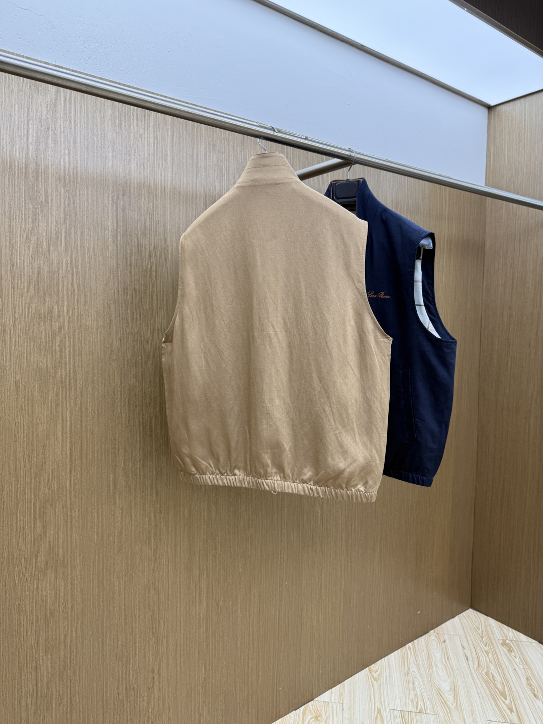 早春 Loro piana 🔥🔥高端定制 2026早春轻奢休闲马甲系列，最新时尚立领马甲外套.双侧对称字