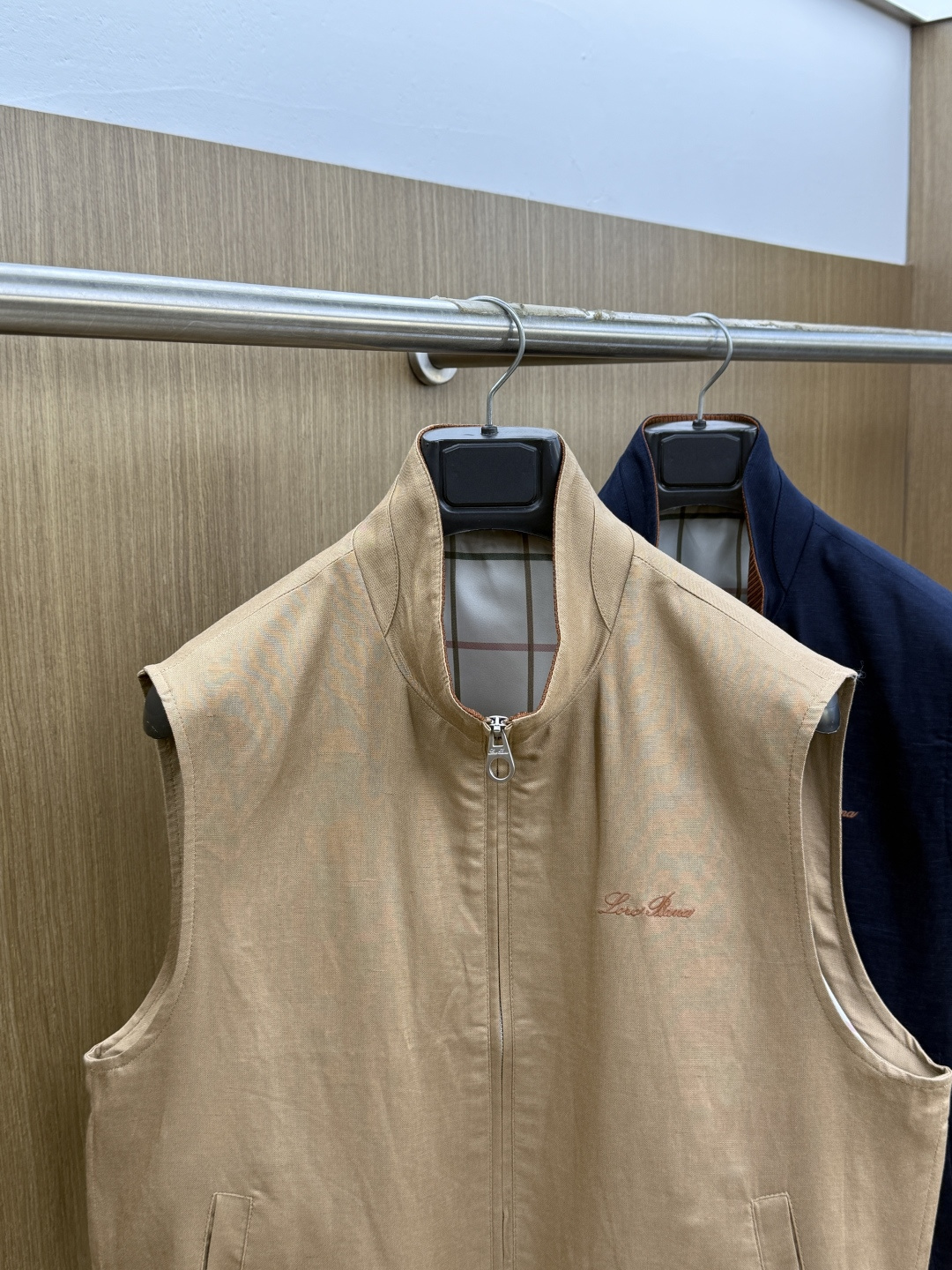 早春 Loro piana 🔥🔥高端定制 2026早春轻奢休闲马甲系列，最新时尚立领马甲外套.双侧对称字