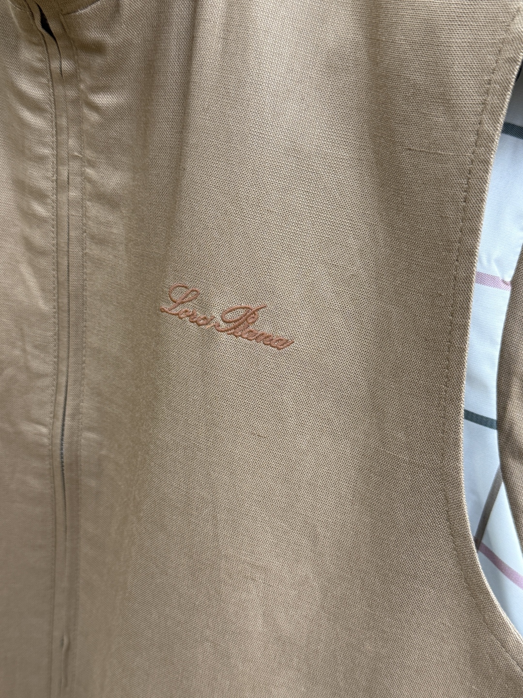 早春 Loro piana 🔥🔥高端定制 2026早春轻奢休闲马甲系列，最新时尚立领马甲外套.双侧对称字