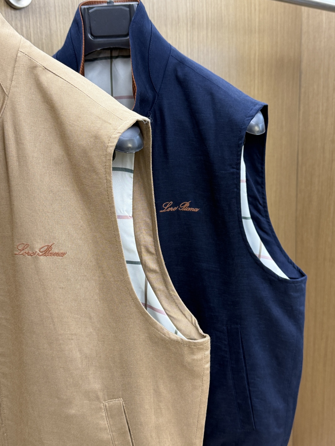 早春 Loro piana 🔥🔥高端定制 2026早春轻奢休闲马甲系列，最新时尚立领马甲外套.双侧对称字