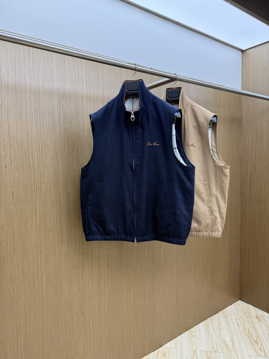 早春 Loro piana 🔥🔥高端定制 2026早春轻奢休闲马甲系列，最新时尚立领马甲外套.双侧对称字