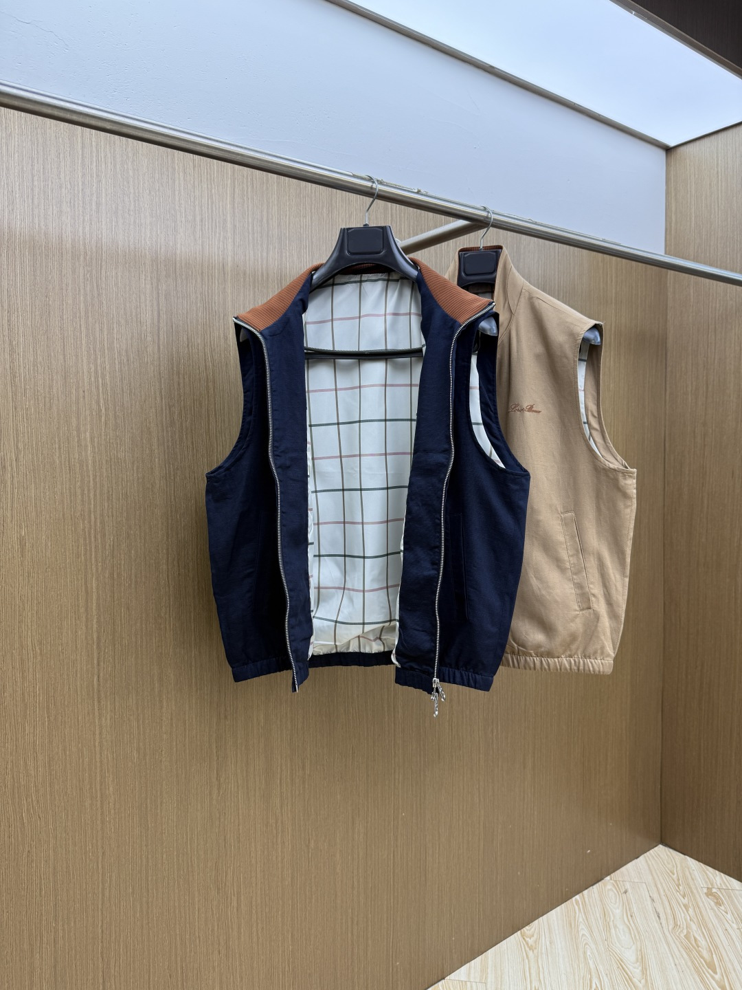 早春 Loro piana 🔥🔥高端定制 2026早春轻奢休闲马甲系列，最新时尚立领马甲外套.双侧对称字