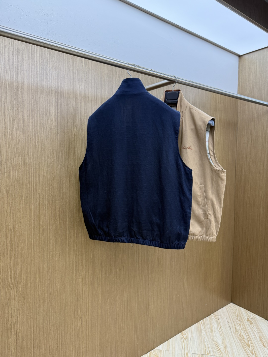 早春 Loro piana 🔥🔥高端定制 2026早春轻奢休闲马甲系列，最新时尚立领马甲外套.双侧对称字