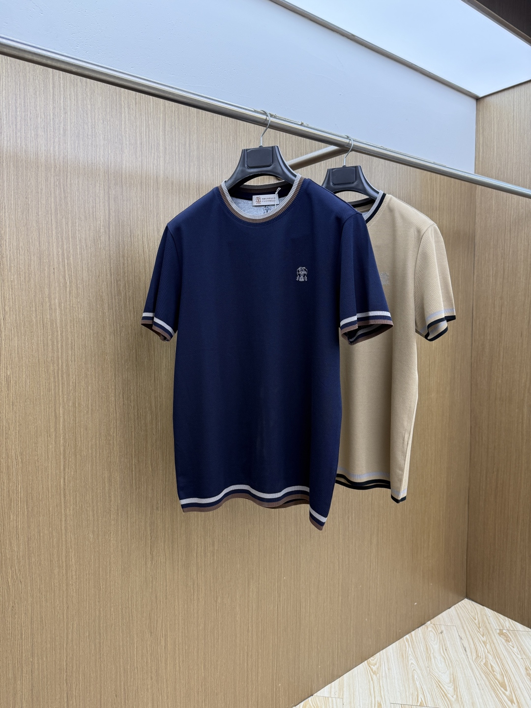 NO:745688,Early spring BC high-end customization 2026 early spring exclusive new original men's casual short-sleeved T-shirts High-end customization High-end version Fashionable and versatile imported long-staple cotton fabric Super soft and delicate to the touch Skin-friendly and comfortable to wear High-end boutique OEM factory finely made upper body is very good Men's must-have items Complete with three standards Code number 48-56 C10, T-shirt, tees, t-shirt,19860909早春 BC 高端定制 2026早春独家专供新款原单男士休闲短袖T恤 高端定制 高端版本 时尚百搭爆款进口长绒棉面料 手感超柔软细腻 穿着亲肤舒适 高端精品 代工厂精细做上身非常赞 男士必备单品 三标齐全 码数48-56 C10,,T-shirt,tees，t-shirt,,Men's clothing