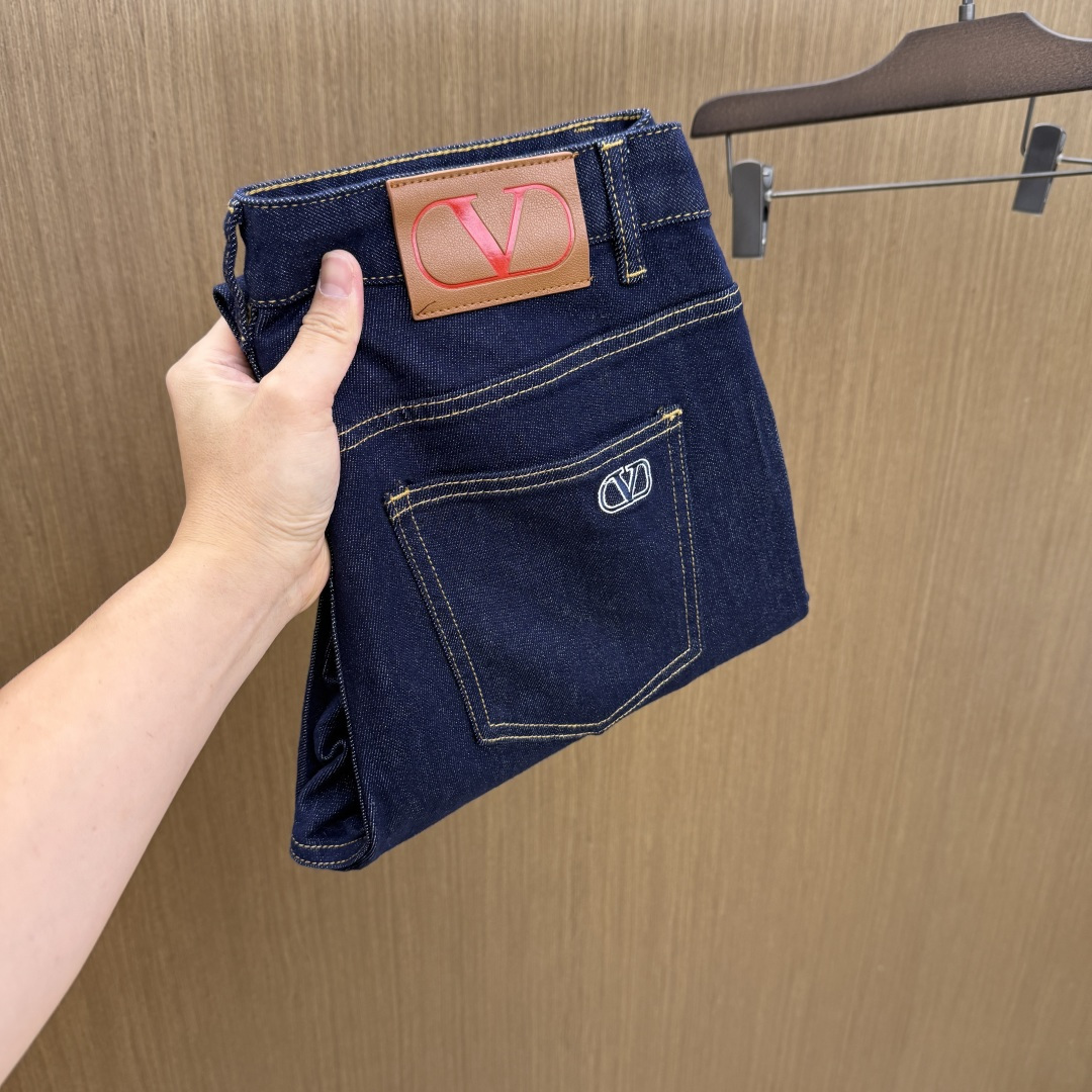 NO:745698,Early spring VLTN high-end customization 26SS spring and summer latest original jeans, simultaneous sale at the counter, original customized replica, customer-supplied hardware accessories, original quality, imported denim fabrics, heavy washing, fine workmanship, excellent upper body, preferred item SIZE: 29-38 no 35 37 Fzh,,jeans,19860909早春 VLTN 高端定制 26SS春夏最新款原单牛仔裤 柜台同步发售 原版定制复刻 客供五金辅料 原单品质 进口牛仔面料重工洗水 做工走线精细 上身绝佳,优选单品 SIZE:29-38无35 37  Fzh,,jeans,,Men's clothing