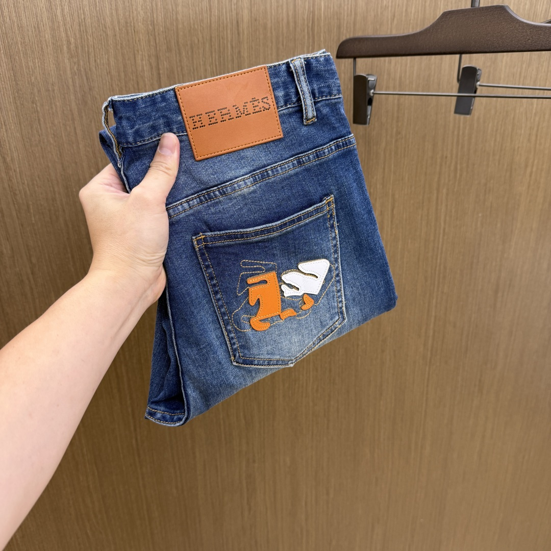 NO:745708,Early spring Her high-end customization 26SS spring and summer latest original jeans, simultaneous sale at the counter, original customized replica, customer-supplied hardware accessories, original quality, imported denim fabrics, heavy washing, fine workmanship and routing, excellent upper body, preferred item SIZE: 29-38 no 35 37 Fzh,,jeans,19860909早春 Her 高端定制 26SS春夏最新款原单牛仔裤 柜台同步发售 原版定制复刻 客供五金辅料 原单品质 进口牛仔面料重工洗水 做工走线精细 上身绝佳,优选单品 SIZE:29-38无35 37  Fzh,,jeans,,Men's clothing