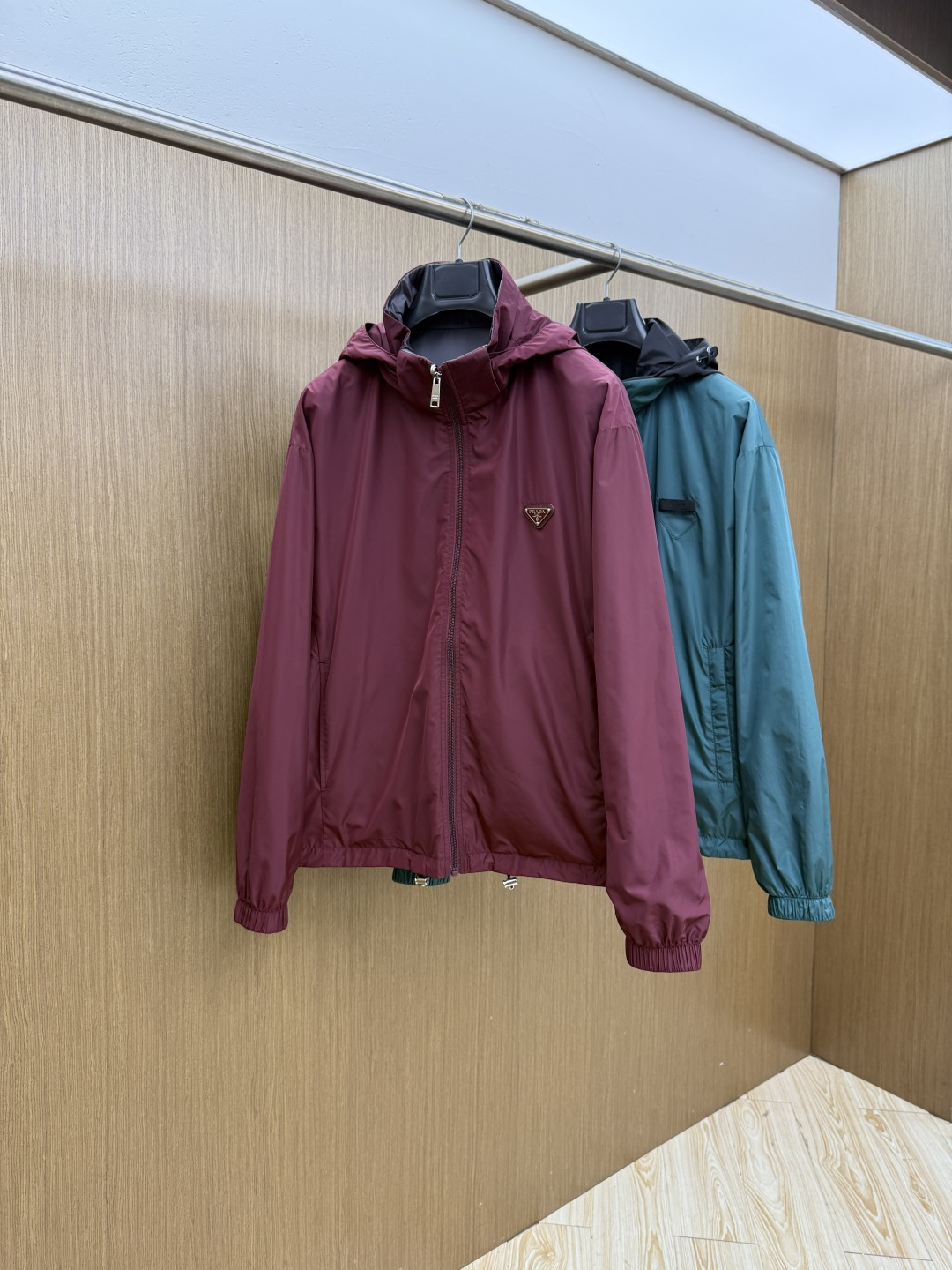 早春 PRADA 春款2026最新款时尚设计师款夹克外套.处处细节显工艺足够的高级 结构性剪裁的设计改变