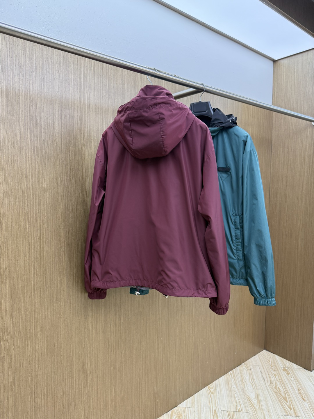 早春 PRADA 春款2026最新款时尚设计师款夹克外套.处处细节显工艺足够的高级 结构性剪裁的设计改变