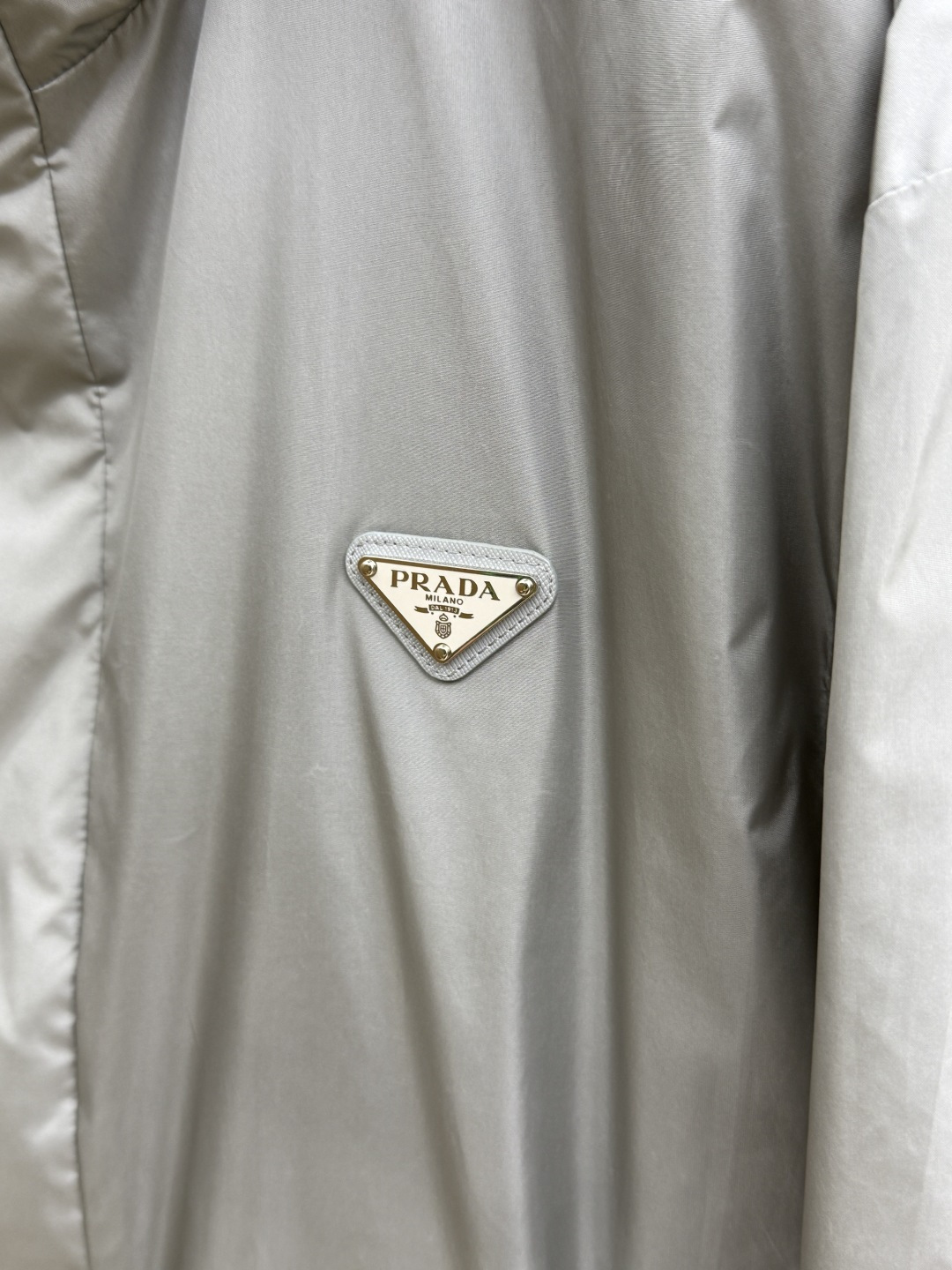早春 PRADA 春款2026最新款时尚设计师款夹克外套.处处细节显工艺足够的高级 结构性剪裁的设计改变