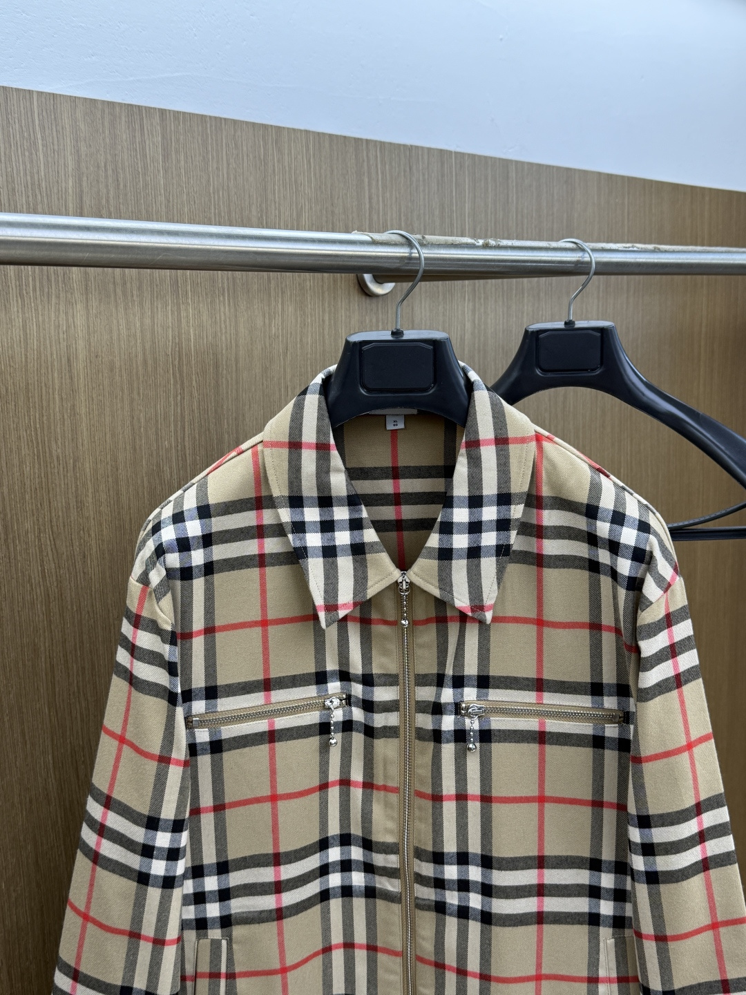 早春 Burberry 春款2026最新款时尚设计师款夹克外套.处处细节显工艺足够的高级 结构性剪裁的设