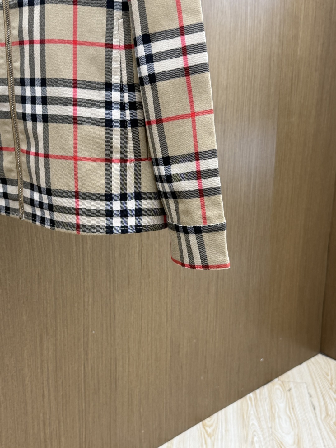 早春 Burberry 春款2026最新款时尚设计师款夹克外套.处处细节显工艺足够的高级 结构性剪裁的设
