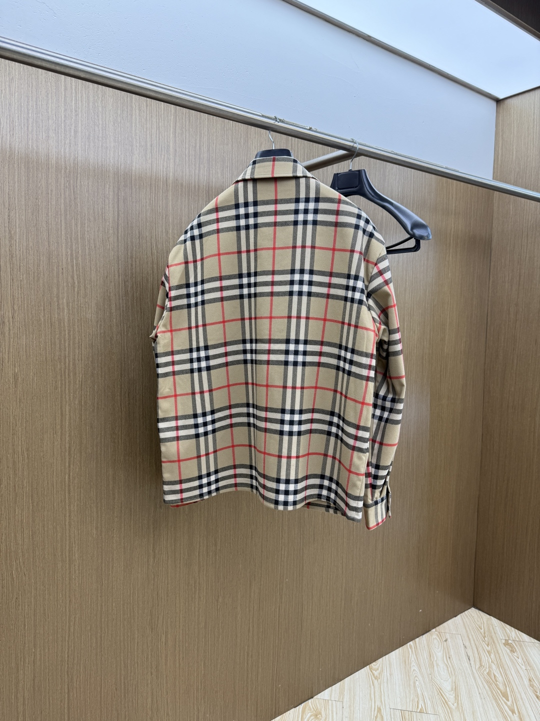 早春 Burberry 春款2026最新款时尚设计师款夹克外套.处处细节显工艺足够的高级 结构性剪裁的设