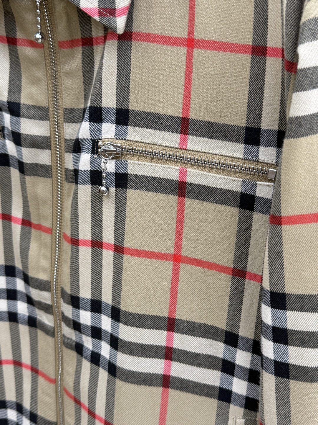 早春 Burberry 春款2026最新款时尚设计师款夹克外套.处处细节显工艺足够的高级 结构性剪裁的设