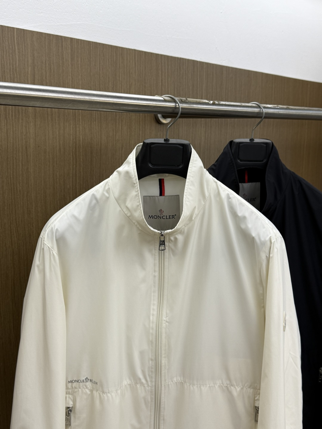 早春 Moncler 春款2026最新款时尚设计师款羽绒外套.处处细节显工艺足够的高级 结构性剪裁的设计