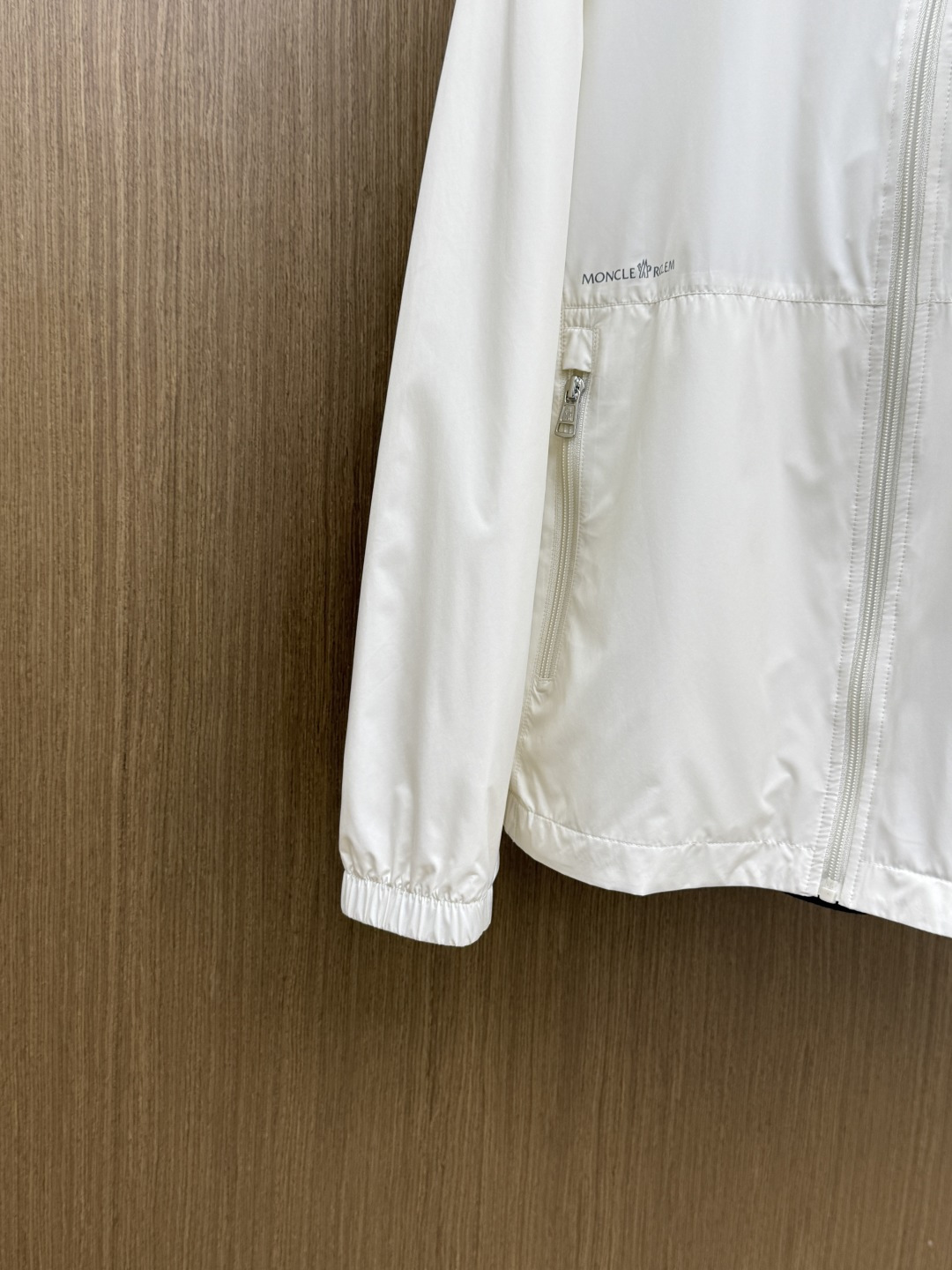早春 Moncler 春款2026最新款时尚设计师款羽绒外套.处处细节显工艺足够的高级 结构性剪裁的设计