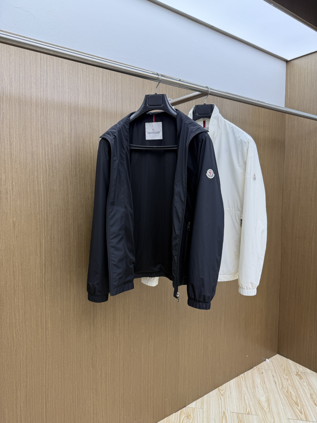 早春 Moncler 春款2026最新款时尚设计师款羽绒外套.处处细节显工艺足够的高级 结构性剪裁的设计