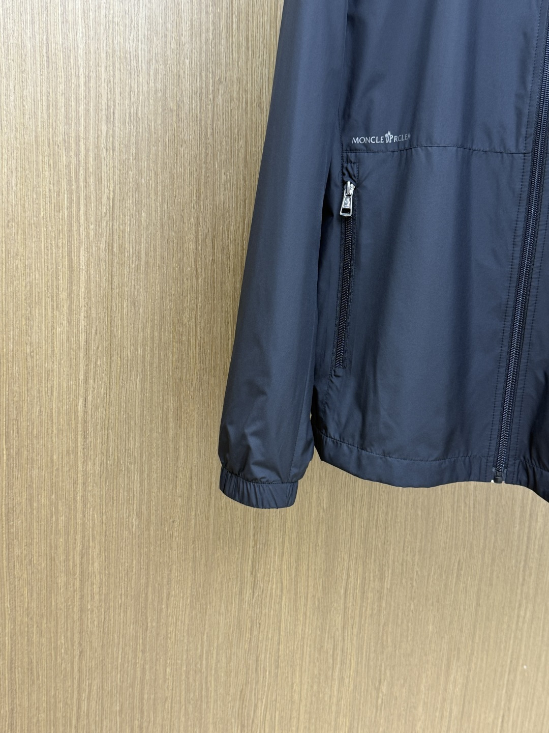 早春 Moncler 春款2026最新款时尚设计师款羽绒外套.处处细节显工艺足够的高级 结构性剪裁的设计